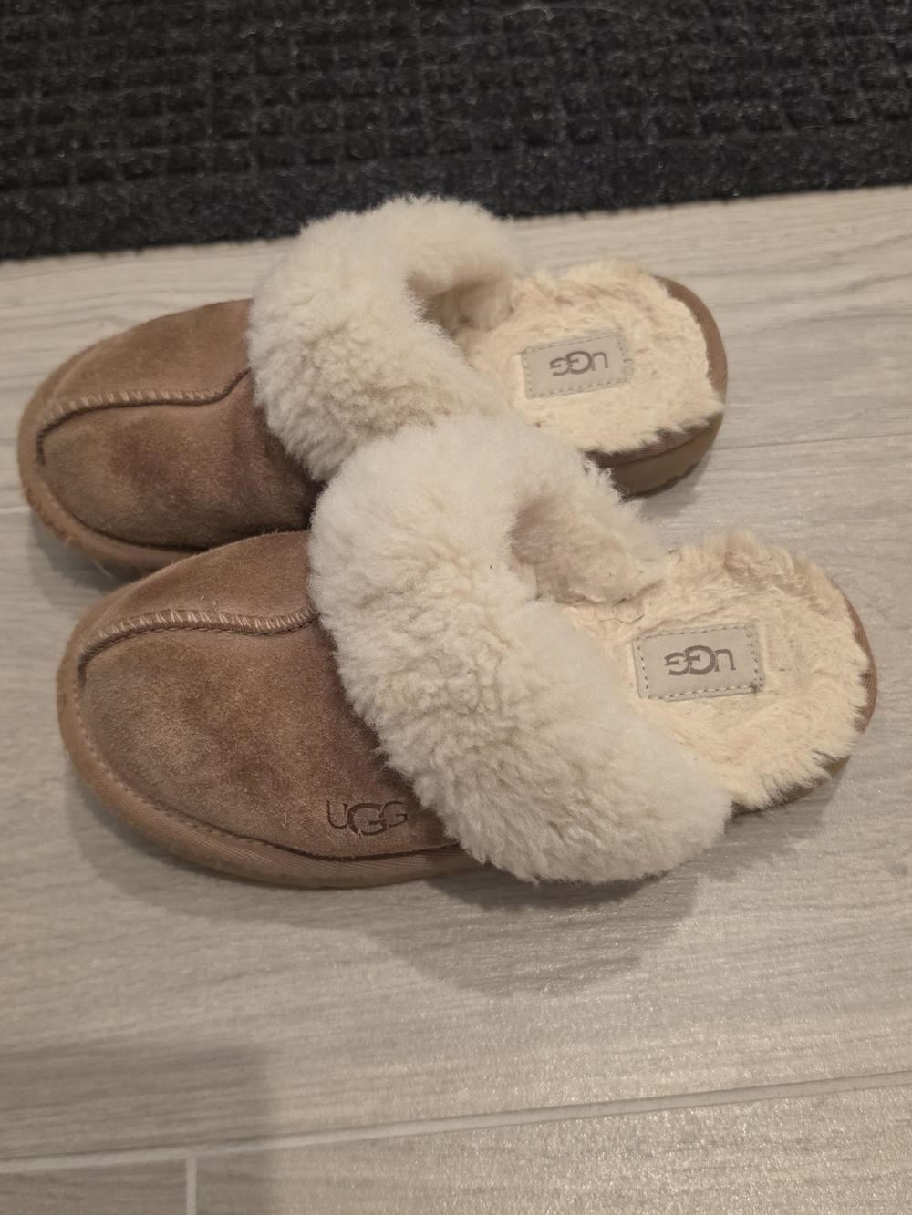 UGG Kids Chestnut Suede Shearling-Lined Slip-On Clog. Size 13